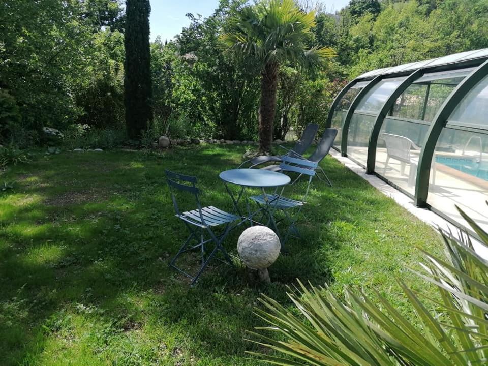 Chambre Avec Jacuzzi Privatif "Le Pecher" Saillans  Екстер'єр фото