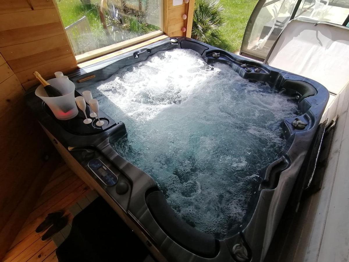 Chambre Avec Jacuzzi Privatif "Le Pecher" Saillans  Екстер'єр фото